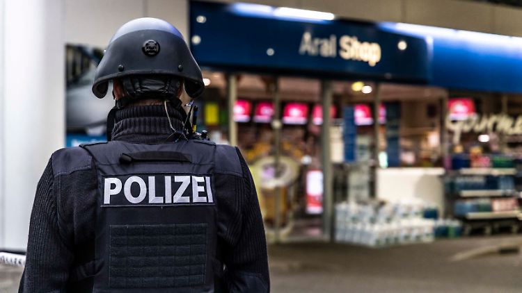 Ein Tankstellen-Mitarbeiter in Idar-Oberstein wurde erschossen, weil er an die Maskenpflicht erinnert hatte.