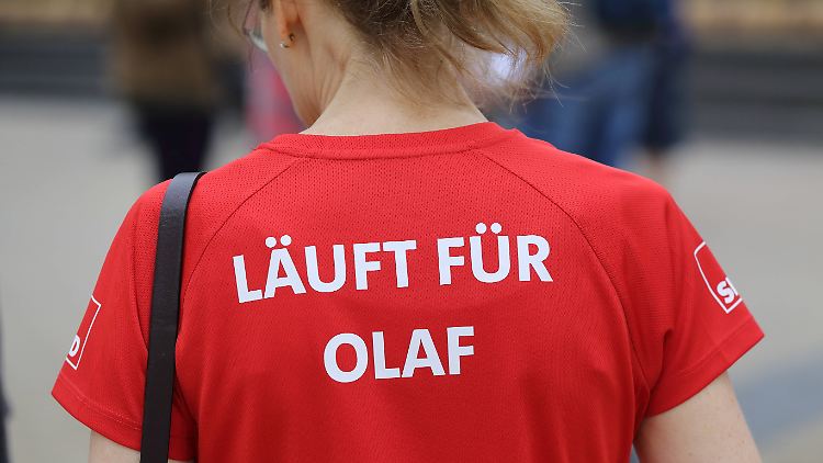 SPD-Kandidat Scholz geht als Umfrage-Erster in den Wahlsonntag.