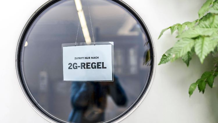 Die Verantwortung für die Pandemiebekämpfung sollte laut Gassen wieder in die Hände der Bürger gelegt werden. 