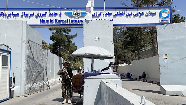 Der Flughafen Kabul war insbesondere mit technischer Hilfe aus Katar, den Vereinigten Arabischen Emiraten und der Türkei aufgebaut worden. 