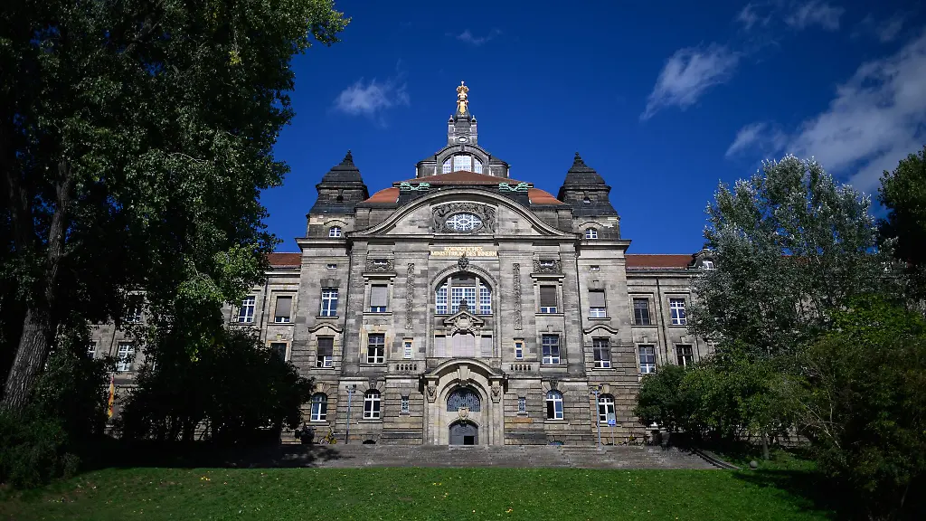 Blick-auf-die-Saechsische-Staatskanzlei-in-Dresden-Die-Diakonie-in-Sachsen-hat-die-Politik-aufgefordert-auf-Egoismus-und-Parteitaktiken-zu-verzichten