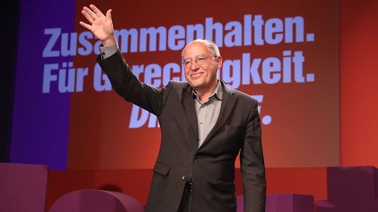 Der frühere Linke-Fraktionsvorsitzende Gregor Gysi war als Direktkandidat in Treptow-Köpenick erfolgreich.