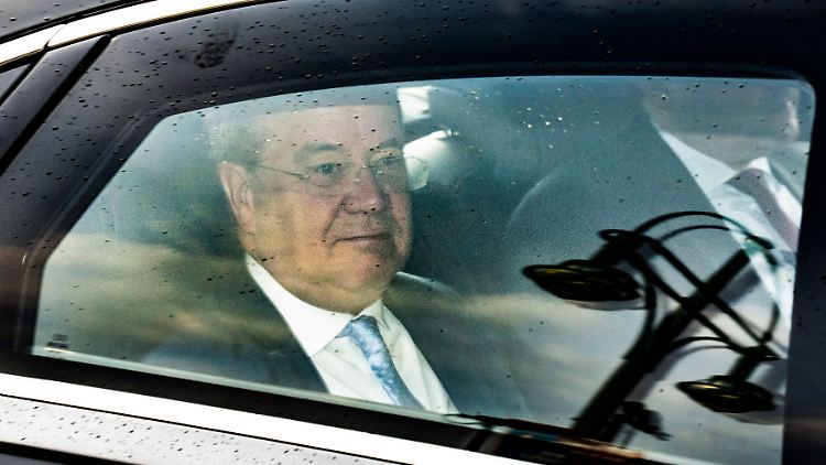Am Morgen nach der Wahl kommt Laschet am Konrad-Adenauer-Haus an.