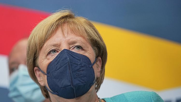 Angela Merkel darf durch die schwierige Regierungsbildung noch auf einen Rekord hoffen, heißt es in der internationalen Presse.
