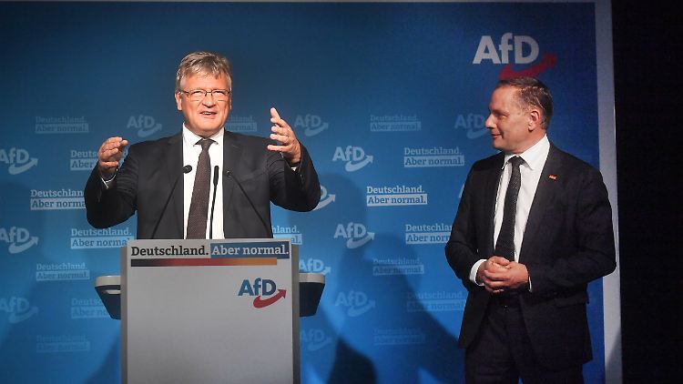 Jörg Meuthen (im Bild links) und Spitzenkandidat Tino Chrupalla fuhren mit der AfD bundesweit ein zweistelliges Ergebnis ein - maßgeblich gestützt durch die Wähler im Osten.
