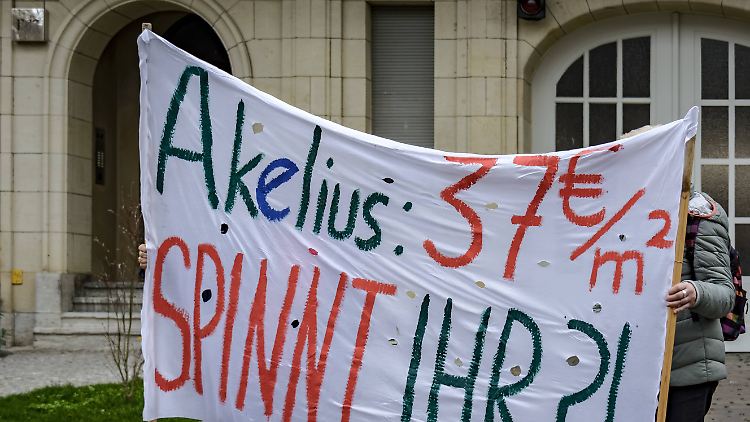 Akelius rühmt sich, ein Immobilienportfolio  "erschaffen" zu haben, das "eine einzigartige Qualität, ein geringes Risiko und hohes Langfrist-Potenzial" habe. Kritiker bewerten das anders. 