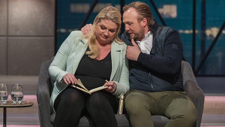 Auch sie zückten die Bücher: die "Gastlöwen" Anne und Stefan von "Ankerkraut".