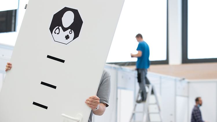 Ein Impfzentrum in Osnabrück wird abgebaut.