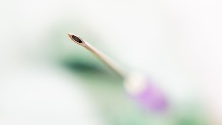 Drei Prozent der Bevölkerung sind nach Expertenschätzungen über die gesamte Lebensspanne gesehen von einer sogenannten Blut-Spritzen-Verletzungsphobie betroffen.