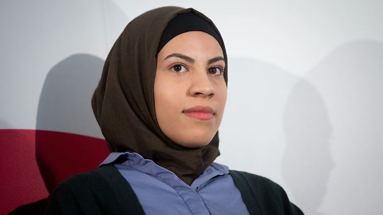 Ursprünglich sollte El-Hassan ab November die Sendung "Quarks" moderieren.