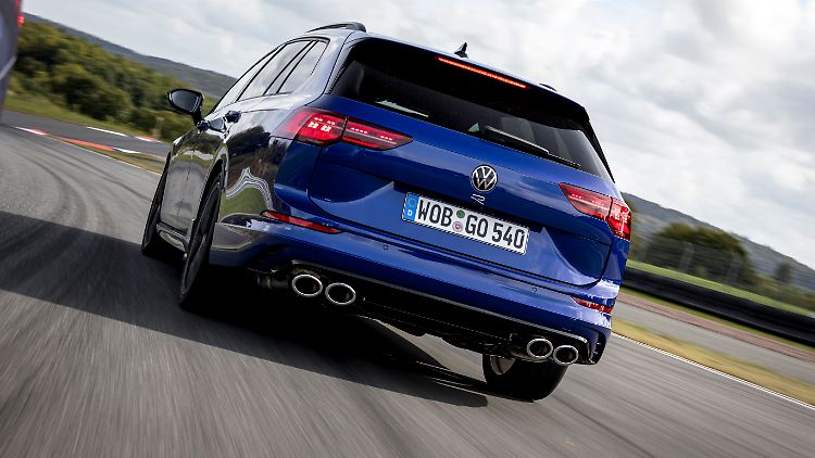 Das einzige äußere Zeichen, das eindeutig auf die Performance des Golf R Variant hinweist, sind die vier Endrohre.