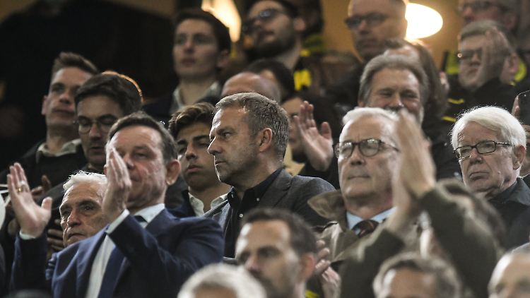 In seinem Element: Flick auf der Tribüne des BVB.
