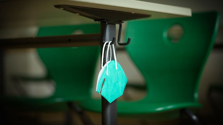Auch am Platz derzeit noch Pflicht: Schüler in mehreren Bundesländern dürfen im Unterricht die Maske bald absetzen. 