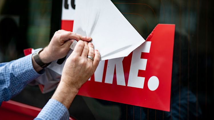 Die Linke hat ihren Stimmenanteil bei der Bundestagswahl fast halbiert. Jetzt heißt es Sparen.