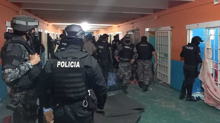 Spezialeinsatzkräfte der Polizei brachten die Situation wieder unter Kontrolle.