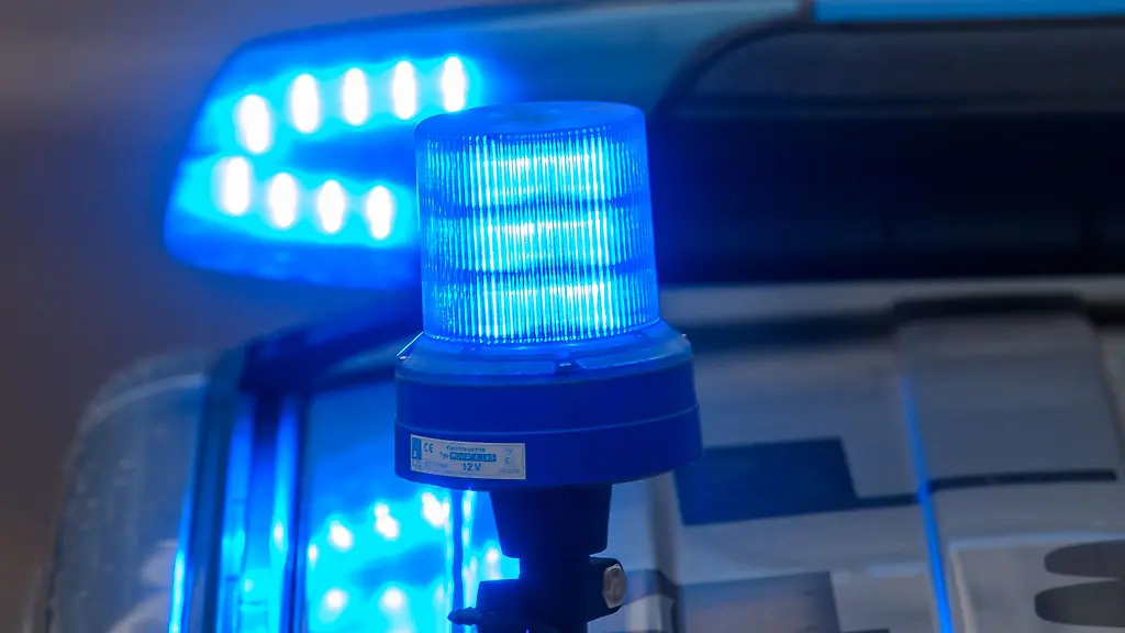 Aus-noch-ungeklaerten-Gruenden-war-am-Dienstagabend-ein-39-Jaehriger-mit-seinem-Fahrzeug-in-den-Gegenverkehr-geraten