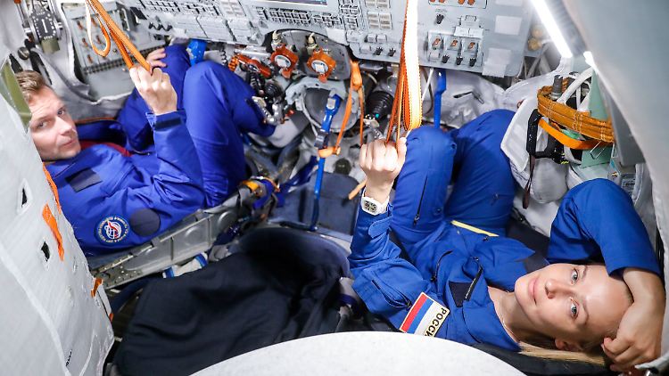 Es wird eng: Zwölf Tage sollen Schauspielerin Peressild und Regisseur Schipenko auf der ISS bleiben, zusammen mit den dort lebenden Raumfahrern.