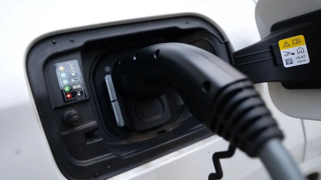 Die-Verfuegbarkeit-von-E-Ladesaeulen-ist-in-den-Kommunen-in-Sachsen-Anhalt-sehr-unterschiedlich