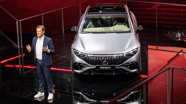 Markus Schäfer, Chef der Konzernforschung der Daimler AG, ist sich sicher, dass die ganze Welt in absehbarer Zeit rein elektrisch fahren wird.