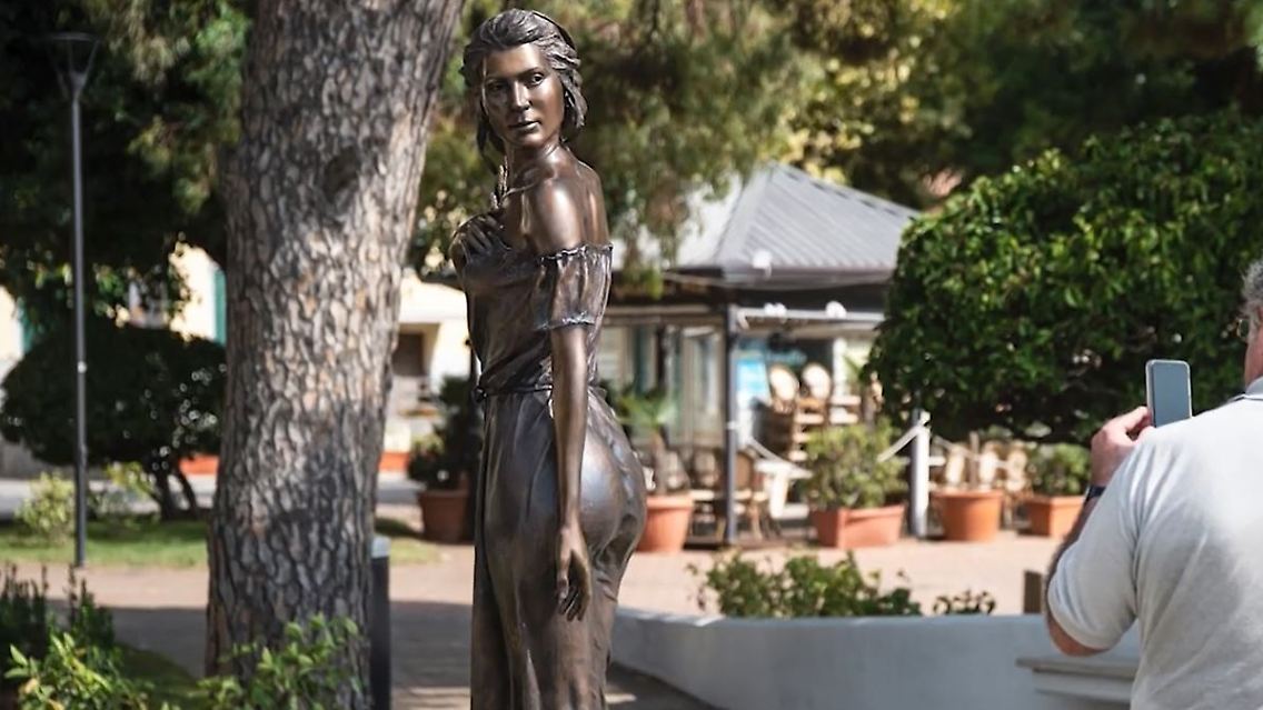 Sexismus Statue.JPG