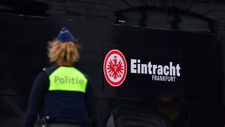 Die Polizei in Antwerpen hatte vor dem Frankfurt-Spiel viel zu tun.