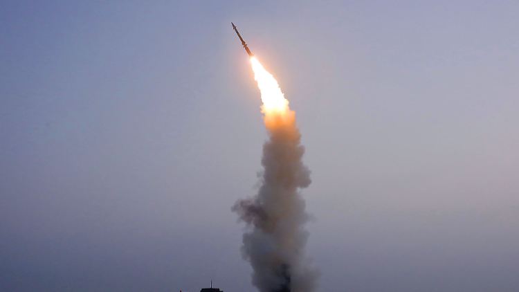 Nordkoreas Staatsmedien verbreiten dieses Foto des Testabschusses.