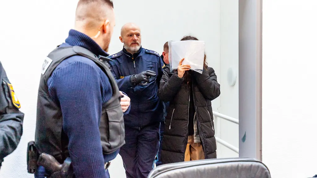 Der-Anklaeger-wirft-beiden-Angeklagten-auch-weitere-Mordplaene-vor