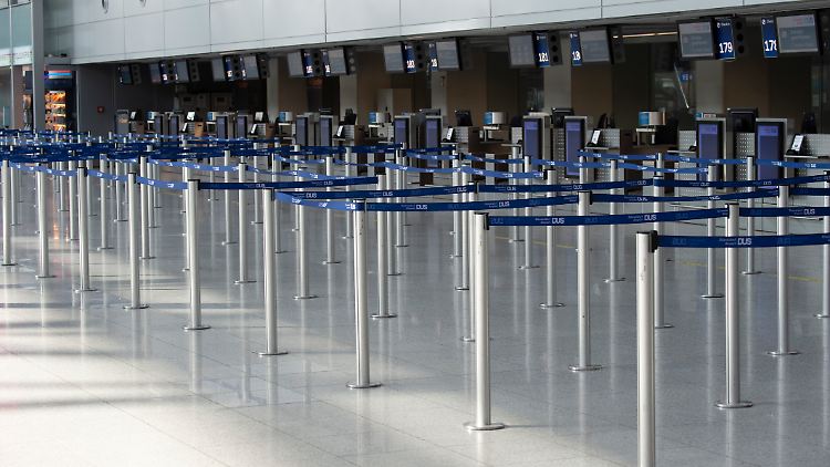 Wie hier am Flughafen Düsseldorf blieb 2020 so mancher Check-in leer.