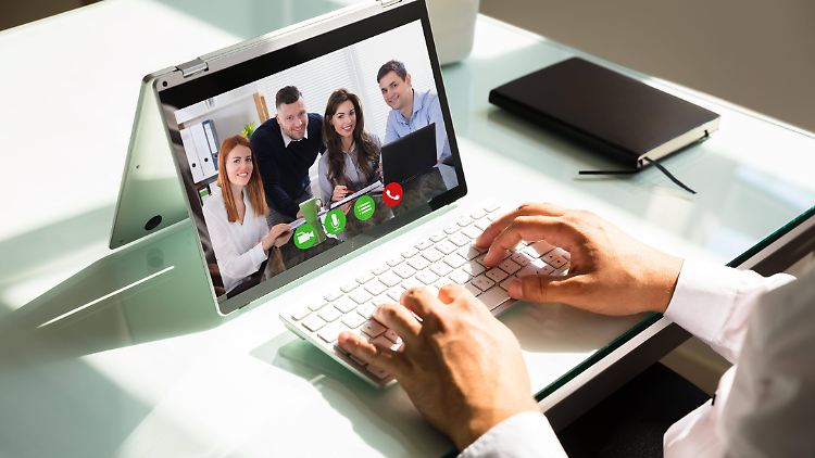 Die Technik muss bei hybriden Meetings auf beiden Seiten einwandfrei funktionieren.