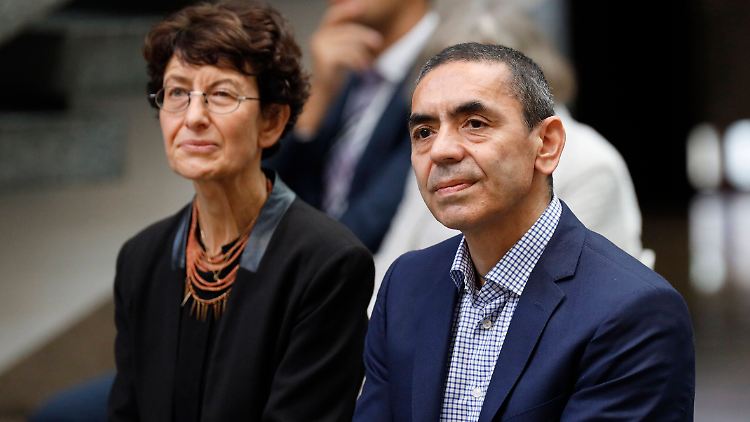 Die Biontech-Gründer Özlem Türeci und Ugur Sahin haben den Medizin-Nobelpreis nach Ansicht von Aktivisten nicht verdient.