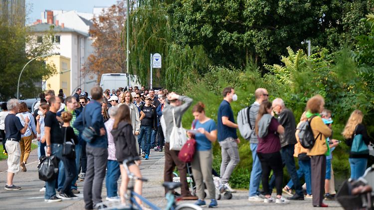 Zahlreiche Berliner mussten am Wahltag teils stundenlang Schlange stehen.