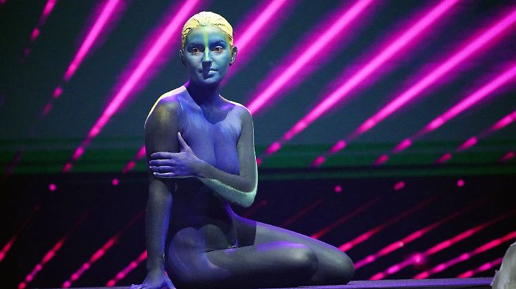 Bodypainter Johannes verzaubert mit Kunst und Message.