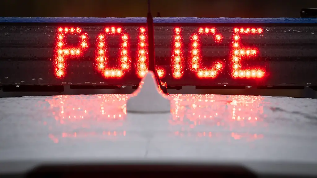 Zwei-noch-unbekannte-Maenner-sprengen-einen-Fahrkartenautomaten-in-Chemnitz-und-fluechten-unerkannt-mit-ihrer-Beute