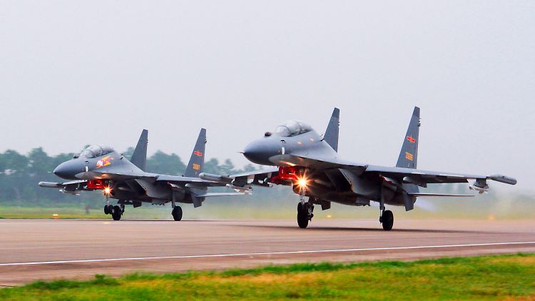 Unter den von China eingesetzten Flugzeugen waren auch Su-30-Jets.