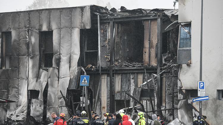 Ein Augenzeuge berichtete, das Flugzeug sei geradewegs abgestürzt.