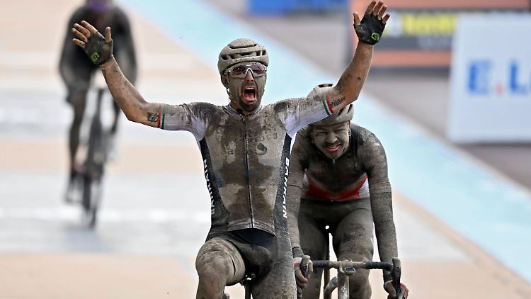 Gezeichnet, aber glücklich: Sieger Sonny Colbrelli.