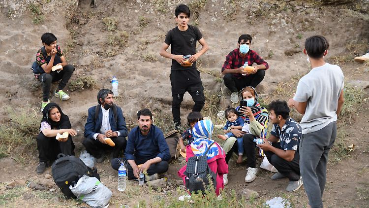 Bereits Mitte August flohen Menschen aus Afghanistan über die türkische Grenze.