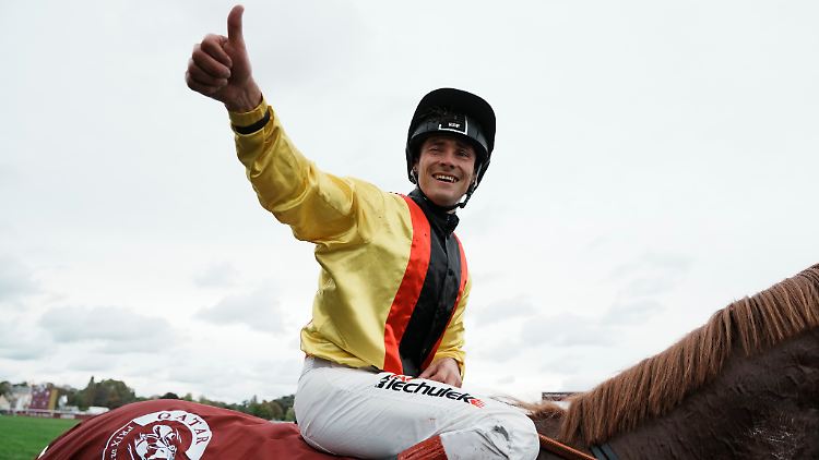 Daumen hoch von Jockey Rene Piechulek.