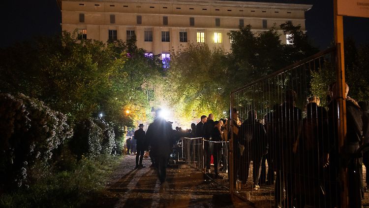 Gleich bei der Eröffnung haben sich Partygäste im Berghain mit dem Coronavirus infiziert.