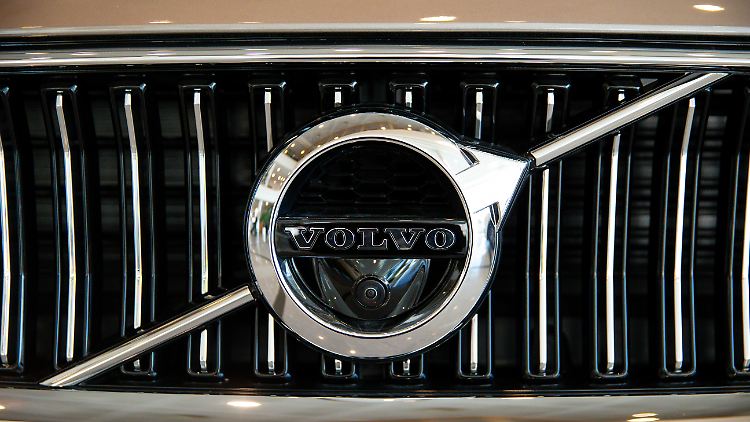 Volvo ist der erste konventionelle Autohersteller, der die Produktion von Fahrzeugen, die ausschließlich mit Verbrennungsmotoren angetrieben werden, 2019 einstellte.