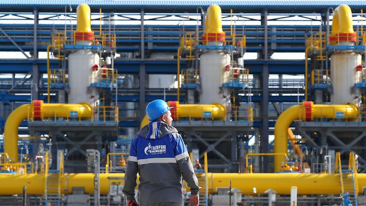 Ein Arbeiter am Startpunkt von Nord Stream 2 in Russland.