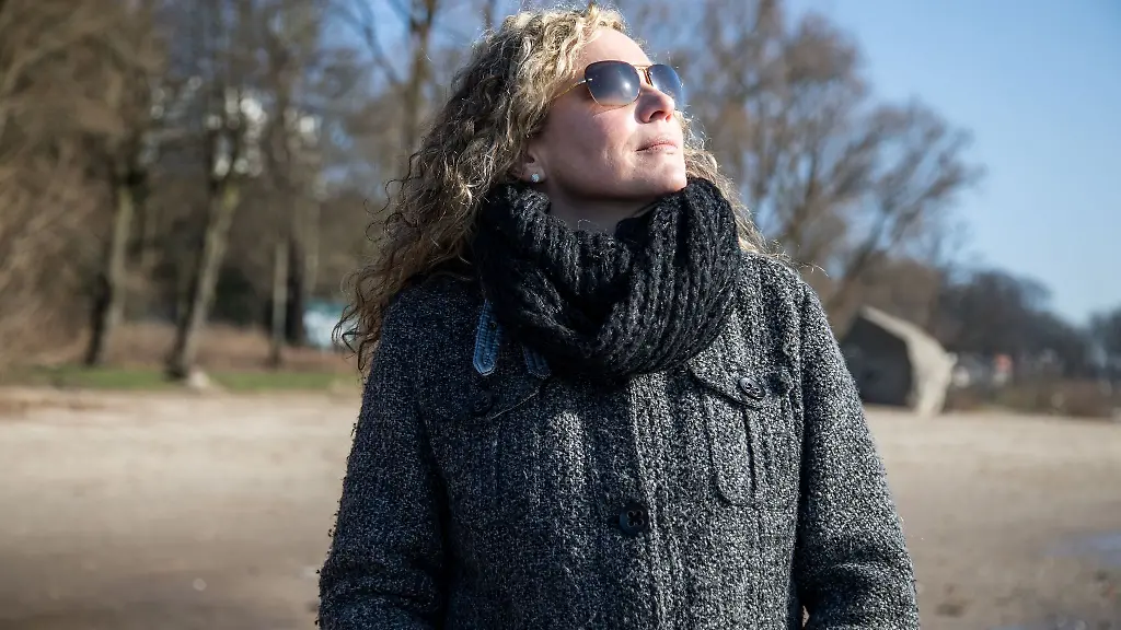 Ein-Spaziergang-an-der-frischen-Luft-obwohl-man-krankgeschrieben-ist-Auch-wenn-sich-manche-dabei-unwohl-fuehlen-verboten-ist-das-nicht