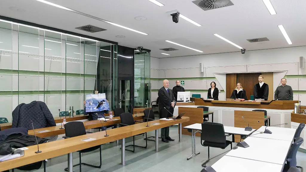 Es-gibt-weitere-Ermittlungen-gegen-die-Angeklagten-nach-einer-Serie-rechtsextremer-Straftaten-in-Neukoelln