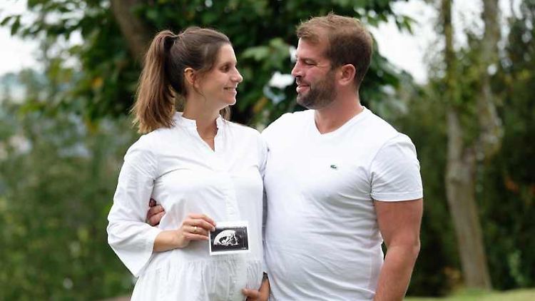Carolin Volk und ihr Mann gehen mit dem Thema künstliche Befruchtung offen um.
