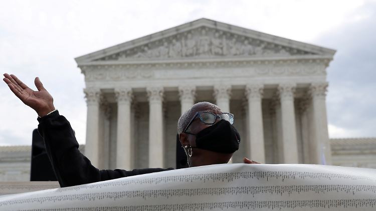 Abtreibungsgegnerin vor dem Obersten Gericht in Washington D.C.