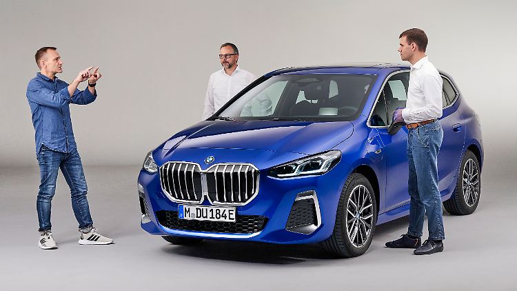 Der Autor im Gespräch mit Thomas Liedtke, Projektleiter BMW 2er Active Tourer Plug-In-Hybrid (Mitte) und Markus Haberer, Produktmanager BMW 2er Active Tourer (rechts).