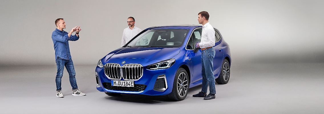 Der Autor im Gespräch mit Thomas Liedtke, Projektleiter BMW 2er Active Tourer Plug-In-Hybrid (Mitte) und Markus Haberer, Produktmanager BMW 2er Active Tourer (rechts).