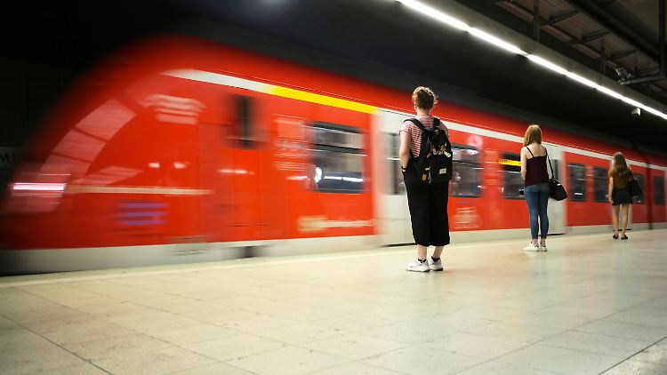 Im Großraum Stuttgart wird eine S-Bahn-Verlängerung gefordert - die ist aber teuer.