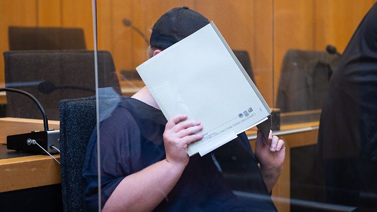 Zu Beginn des Prozesses stritt die 32-Jährige die Vorwürfe noch ab. Kürzlich legte sie ein Teilgeständnis ab. Sie wurde dennoch zu sieben Jahren und neun Monaten Haft verurteilt. 