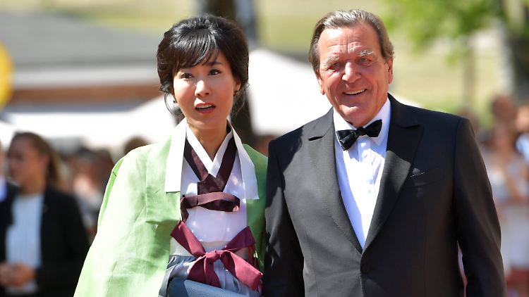 Ohne das Kanzleramt lebt es sich doch auch ganz gut: Gerhard Schröder und So-yeon Schröder-Kim.